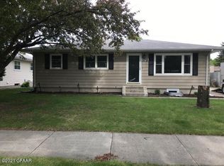 1711 S 20th St, Grand Forks, ND 58201
