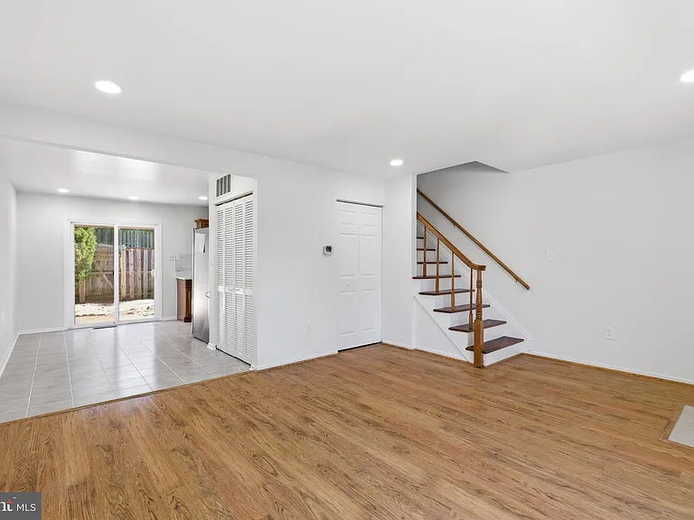 102 N Duke Dr — Photo 12