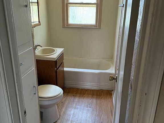 3rd image of 2125 NW Lake Ave