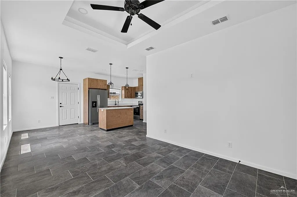 3 bed, 2.0 bath, 1106 sqft, $1,350 — Photo 4