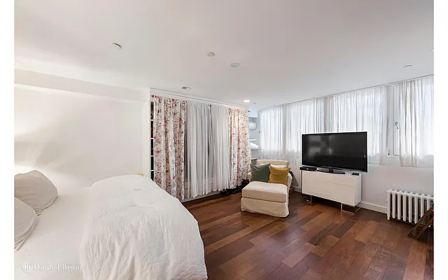 Rented by Douglas Elliman | media 28