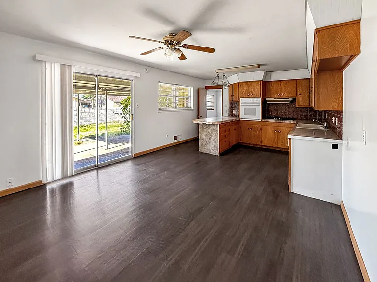 805 W Gore Ave — Photo 3