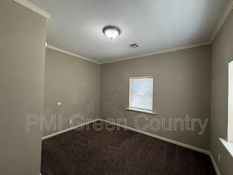 5523 S Madison Ave — Photo 13