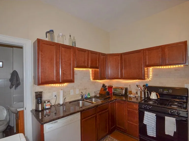 40 Bowen St #1 — Photo 8