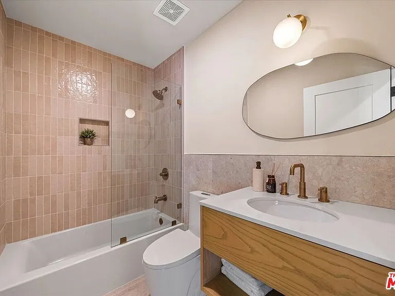 14537 Hesby St — Photo 32