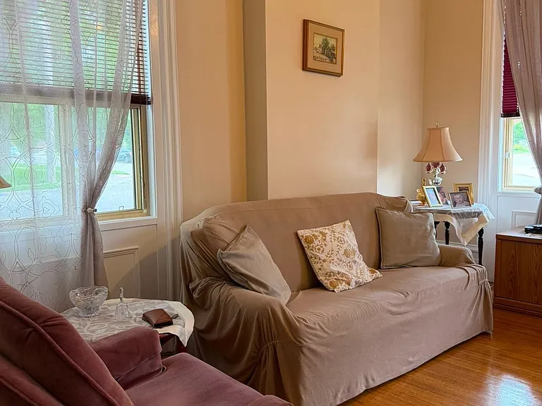52 Wellington St S #1 — Photo 4