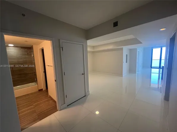 1010 Brickell Ave #3704, Miami, FL 33130