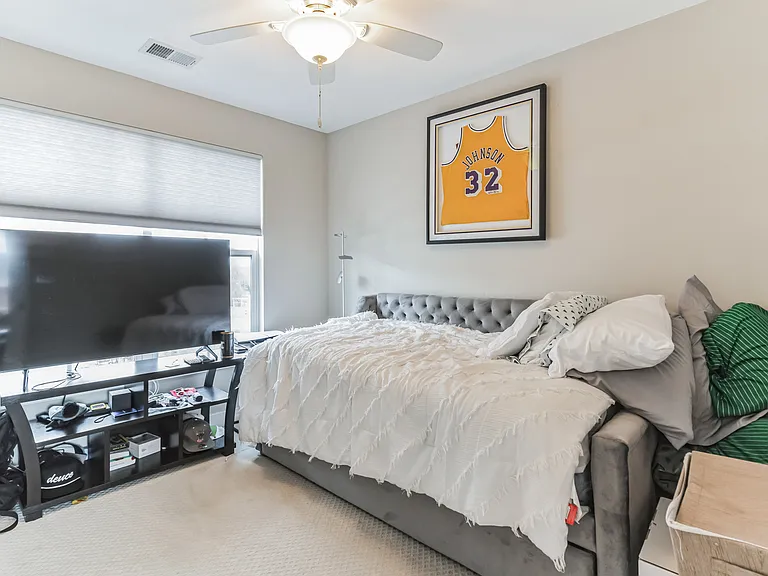 4560 Longfellow St — Photo 30