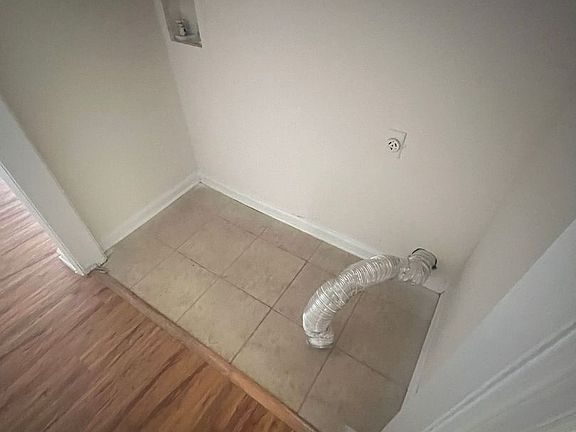 5th image of 506-508 Whitehall Ln