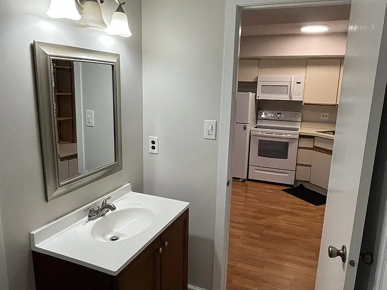 1504 Waldon Ct — Photo 11