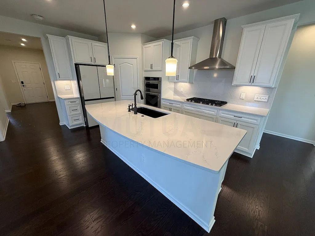 4 bed, 3.0 bath, 2679 sqft, $3,900 — Photo 4