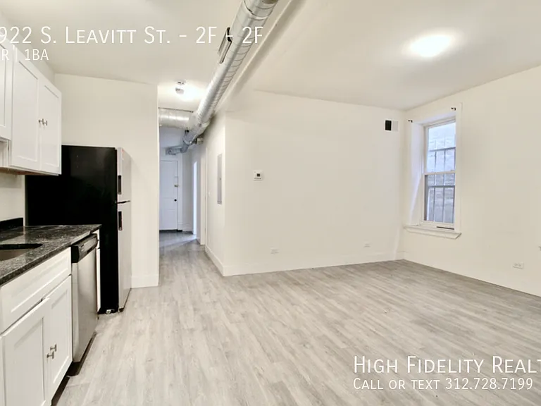 1922 S Leavitt St #2F — Photo 2