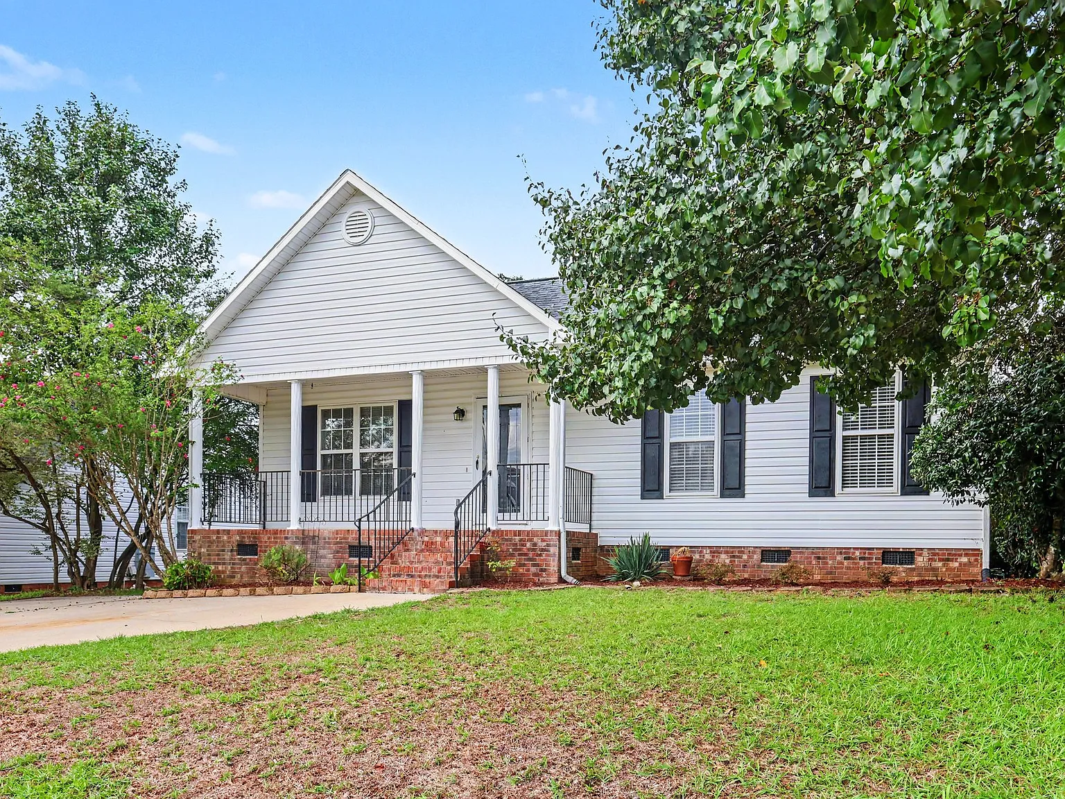 3 bedroom Ranch — Photo 3
