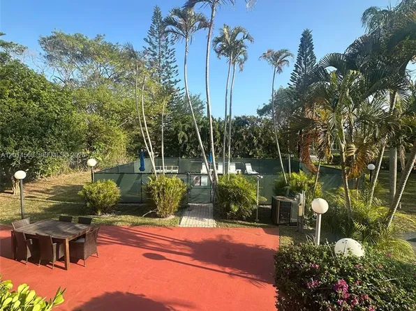 3910 Crystal Lake Dr APT 201, Pompano Beach, FL 33064