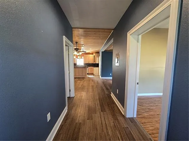 300 Saint Charles Blvd — Photo 7