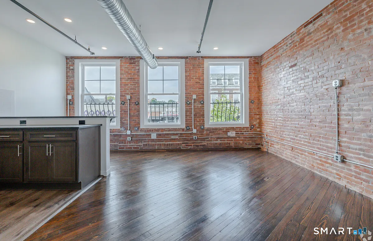Building Photo - 424 S Main St #D
