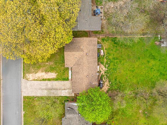 4th image of 901 N Gray St