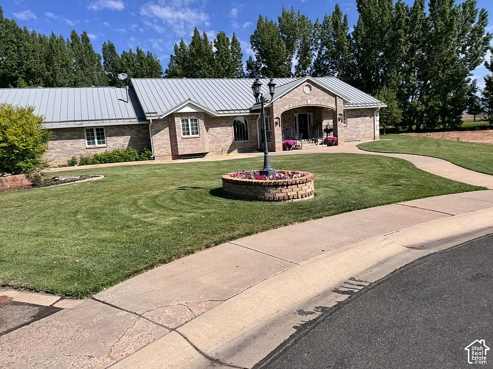 1st image of 1476 Memory Ln
