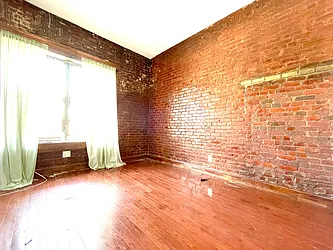 Rented by R New York