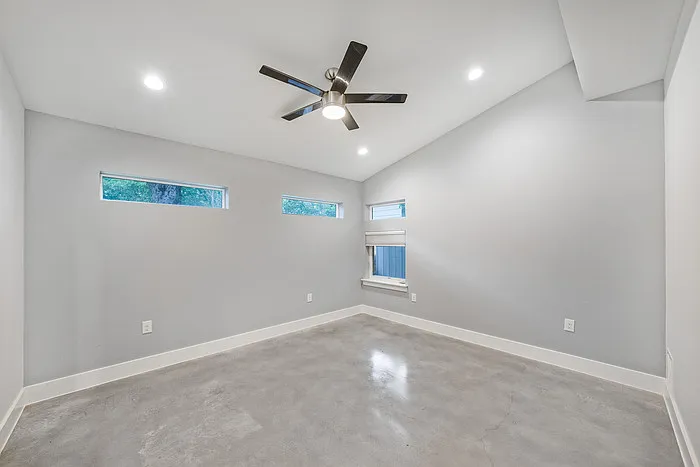 505 W Odell St — Photo 9