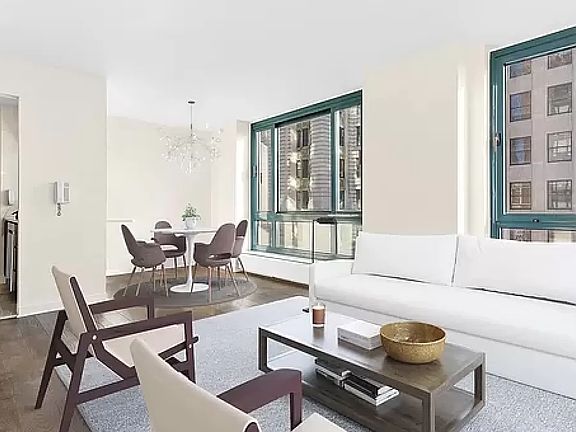 3rd image of 1 Irving Pl APT V17b