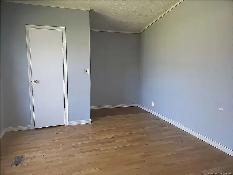 215 Copperhead Ln — Photo 3