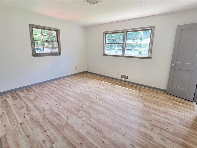 6684 Londonderry Dr — Photo 25
