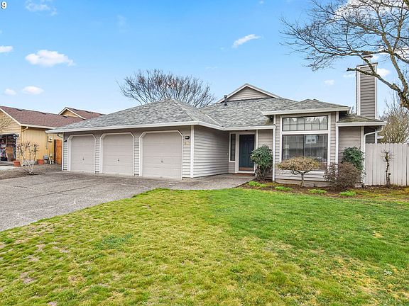 2nd image of 807 NE Countryside Dr