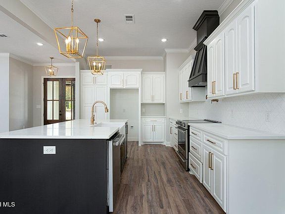 4th image of 27 Hidden Pond Road