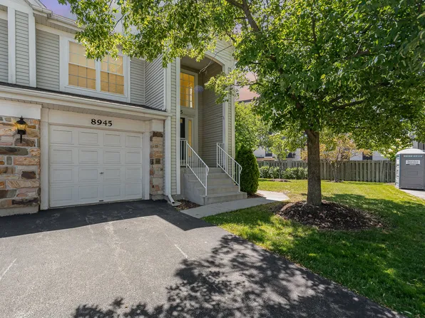 8945 W Heathwood Cir, Niles, IL 60714