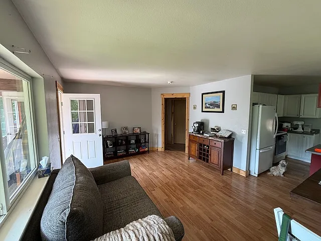 38150 Rochelle Ave — Photo 4