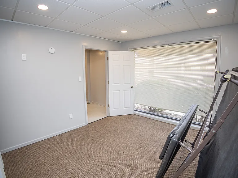 202 E Franklin St #1 — Photo 15
