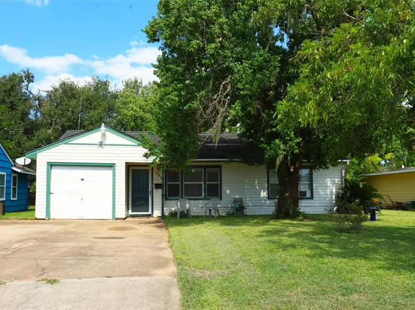 405 Center Way St, Lake Jackson, TX 77566