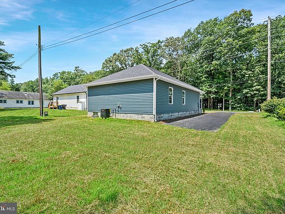 4th image of 1358 W College Rd