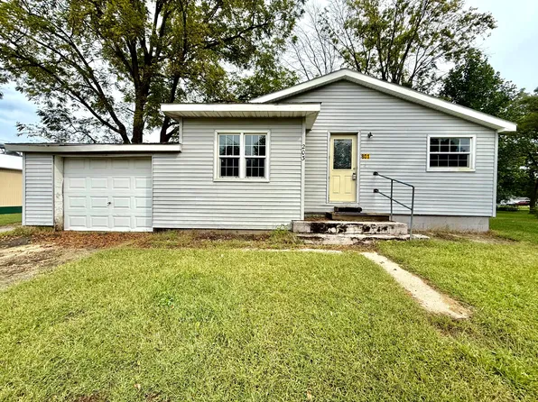 203 E Maple St, Medaryville, IN 47957