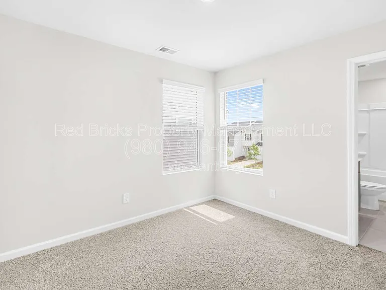 2220 Belterra Dr — Photo 14