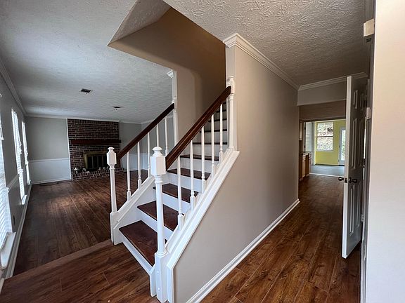 4th image of 700 Barrington Way