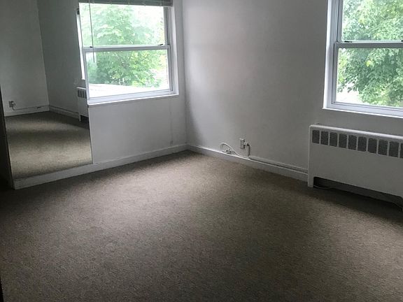 5th image of 818 Wilcox Ave