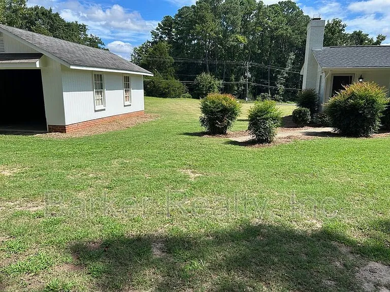 5726 Fayetteville Rd — Photo 23