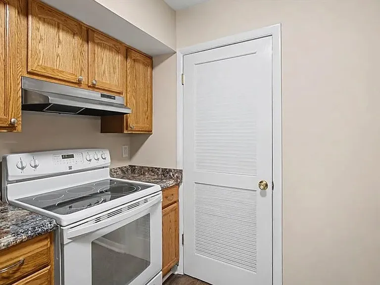 1511 Monterry Pl — Photo 10