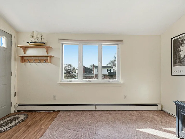 10 Leanore Dr — Photo 1