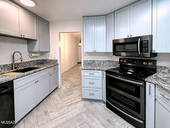 3rd image of 638 W Rushwood Dr