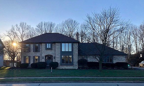 1st image of 975 Stonehenge Dr