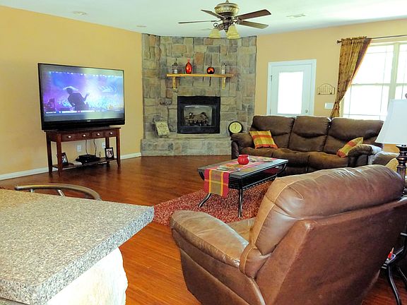 5th image of 1201 Pine Hollow Dr