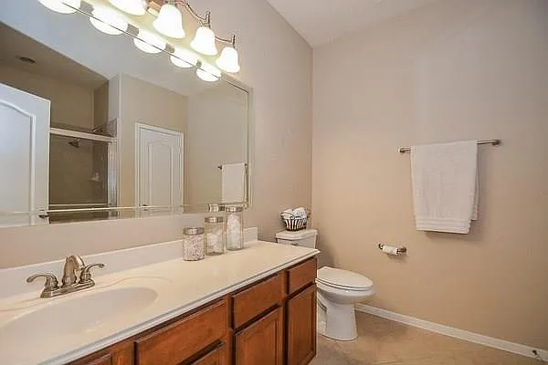 623 W Newport Bnd — Photo 12