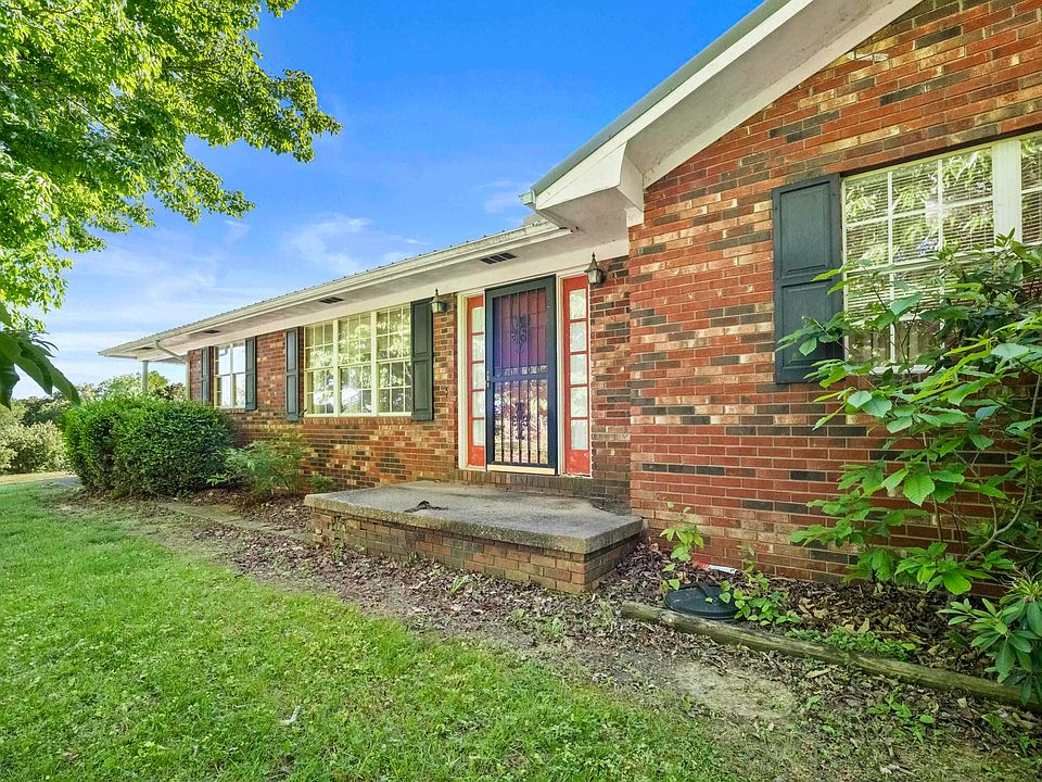 1st image of 806 Falls Ln