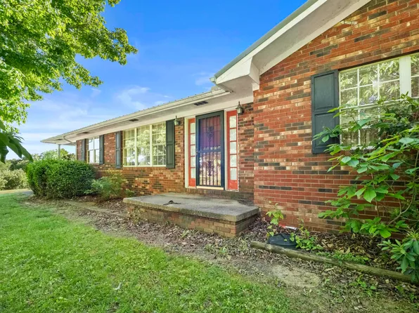 806 Falls Ln, Grayson, KY 41143