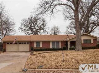 1003 Redbud Ct, Arlington, TX 76012