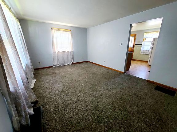 5th image of 501 N Clairmont Ave