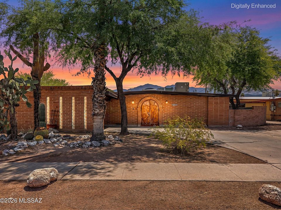 1st image of 633 S Desert Steppes Dr